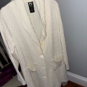 Urbanology.   PURE.  Made in Canada  Sz Med  White Knit Sweater coat